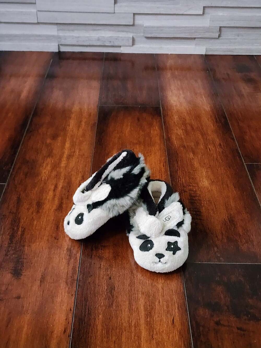 UGG Bixbee Panda Stuffie Crib Booties White Black
